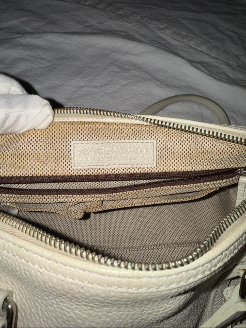 Dooney and Bourke Cream Leather Barrel Bag - Picture 8 of 11